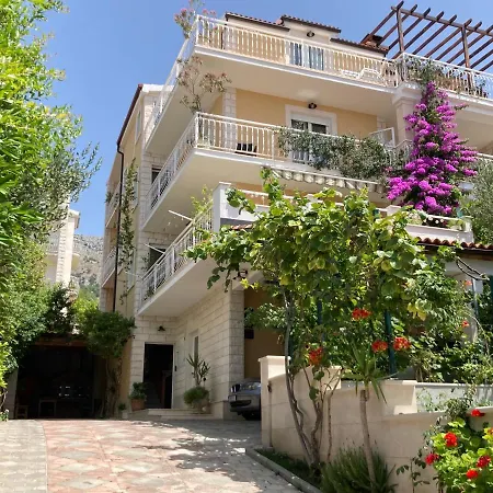 Adria Guest house *