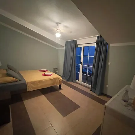 Adria Guest house *